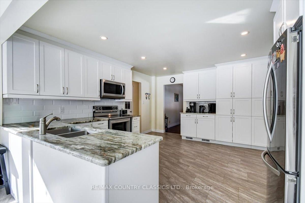 Detached House for sale at 37 Golfview Drive, Bancroft, Ontario, K0L 1C0 - Bancroft Ward - MLS: X12823160