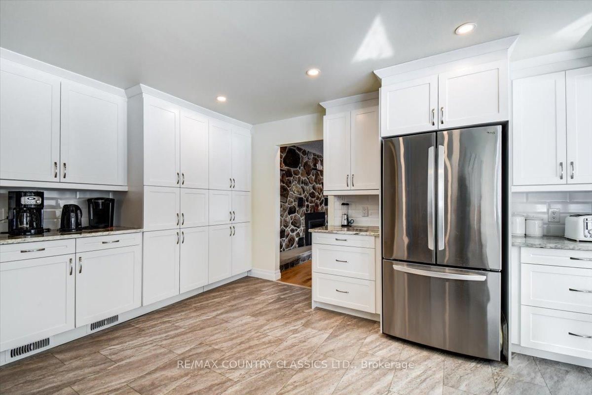 Detached House for sale at 37 Golfview Drive, Bancroft, Ontario, K0L 1C0 - Bancroft Ward - MLS: X12823160