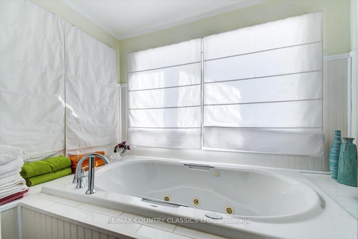 Detached House for sale at 37 Golfview Drive, Bancroft, Ontario, K0L 1C0 - Bancroft Ward - MLS: X12823160