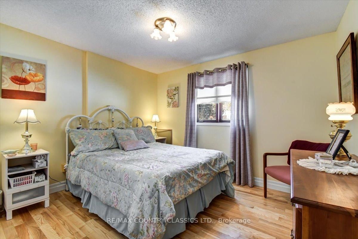 Detached House for sale at 37 Golfview Drive, Bancroft, Ontario, K0L 1C0 - Bancroft Ward - MLS: X12823160