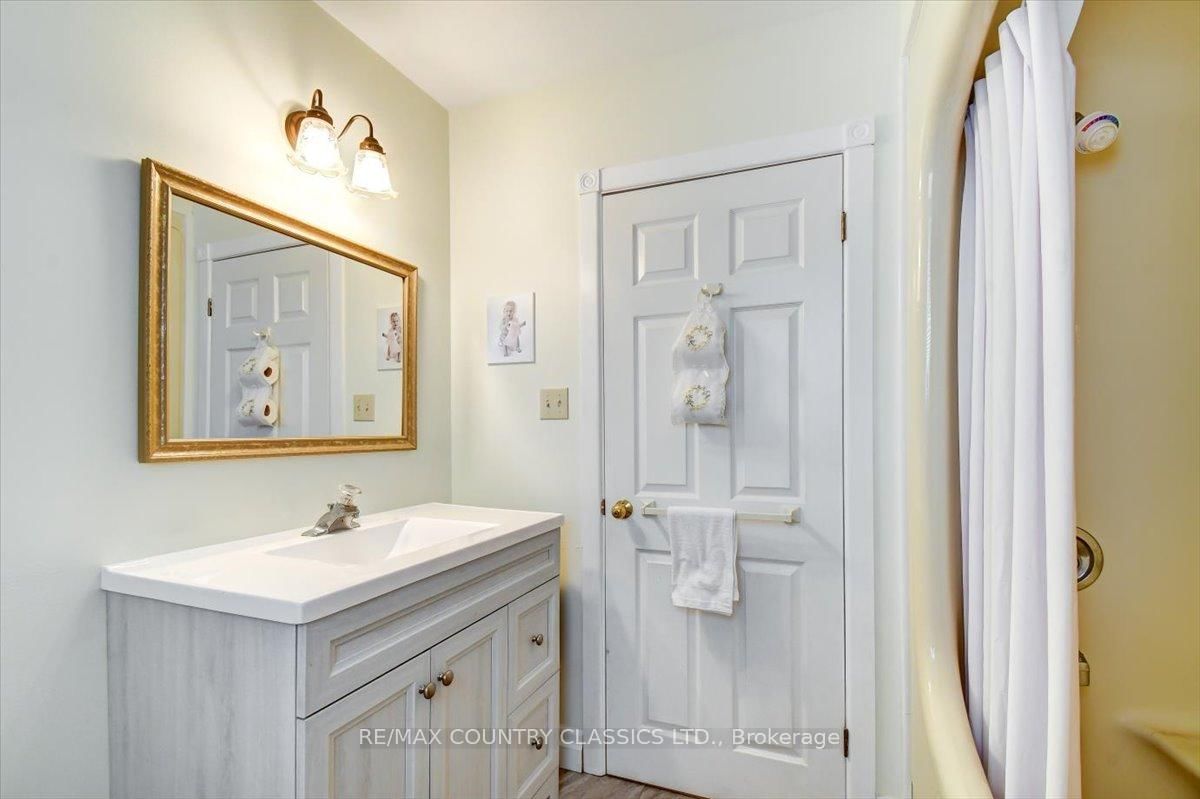 Detached House for sale at 37 Golfview Drive, Bancroft, Ontario, K0L 1C0 - Bancroft Ward - MLS: X12823160