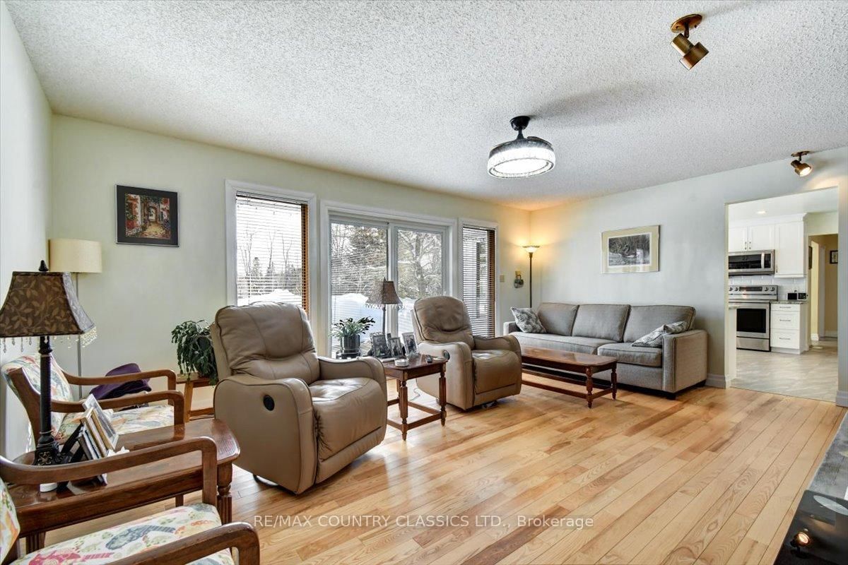 Detached House for sale at 37 Golfview Drive, Bancroft, Ontario, K0L 1C0 - Bancroft Ward - MLS: X12823160