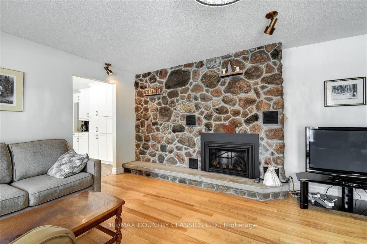 Detached House for sale at 37 Golfview Drive, Bancroft, Ontario, K0L 1C0 - Bancroft Ward - MLS: X12823160