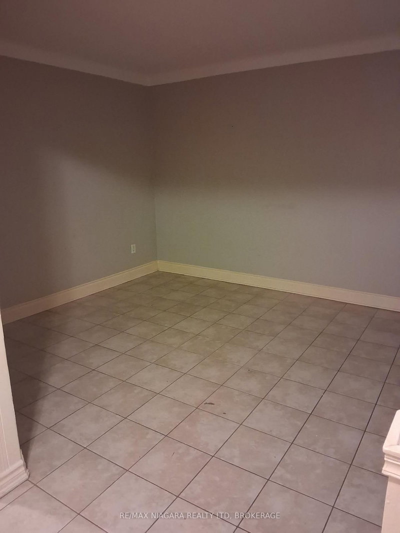 Main - 5004 Saint Clair Ave, Niagara Falls, L2E 3T7 | Image 3