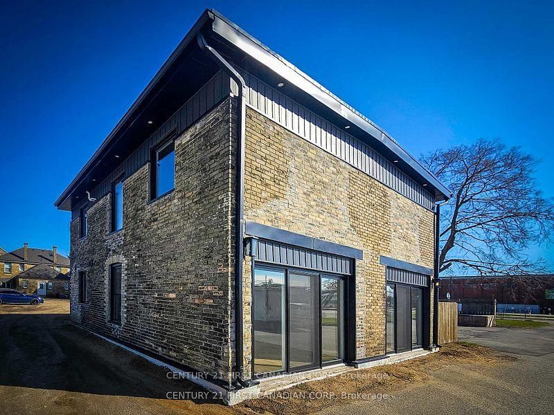 home for lease on Unit 4-857 Dundas Street