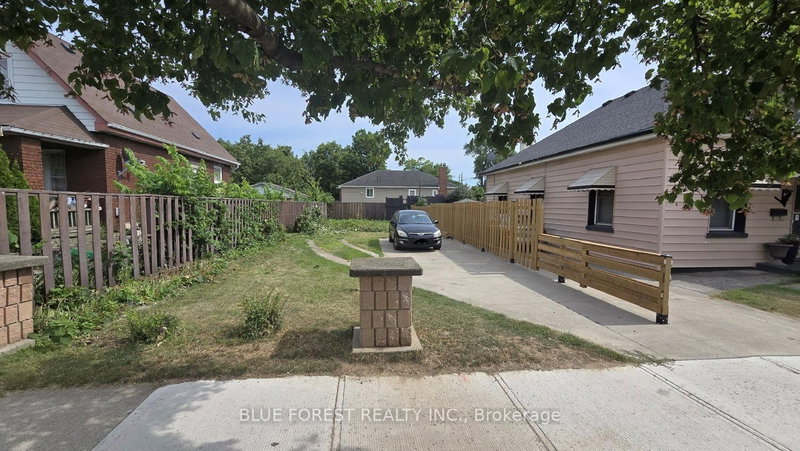 home for sale on 899 Trafalgar Street