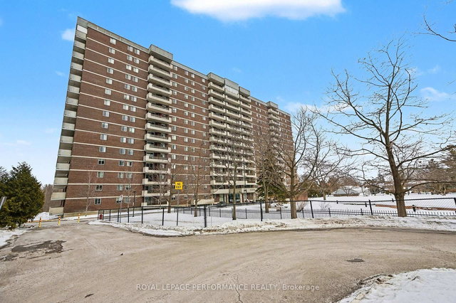 1207 - 1705 Playfair Drive