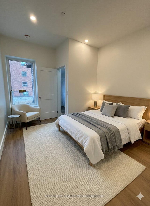 3 - 259 John Street S