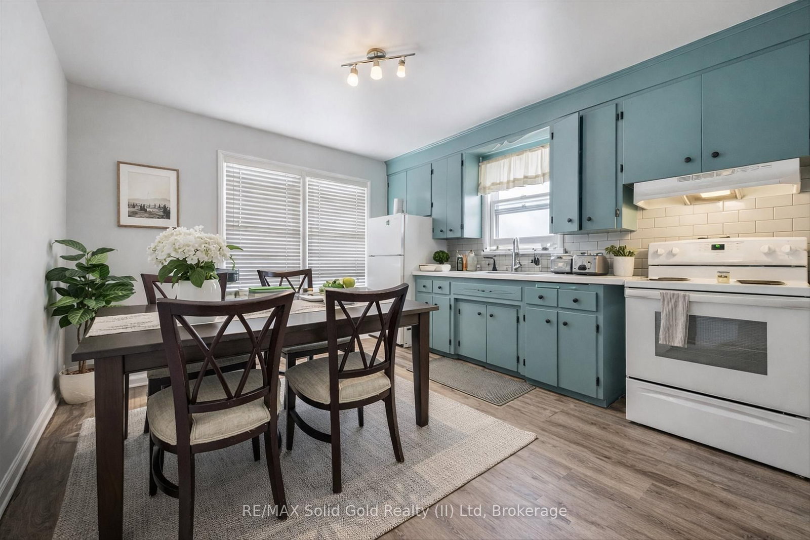 Semi-Detached House sold at 715 Frederick Street, Kitchener, Ontario, N2B 2B3 - MLS: X12823976