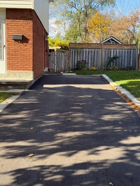 17 Vincent Cres, London South, N6C 4X9 | Image 3