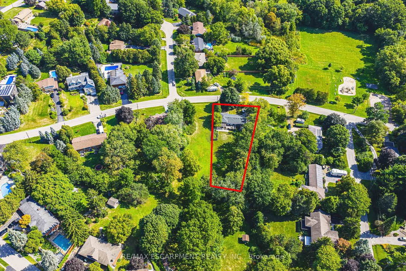 22 Rosebough St, Hamilton, L9H 5C5 | Image 2