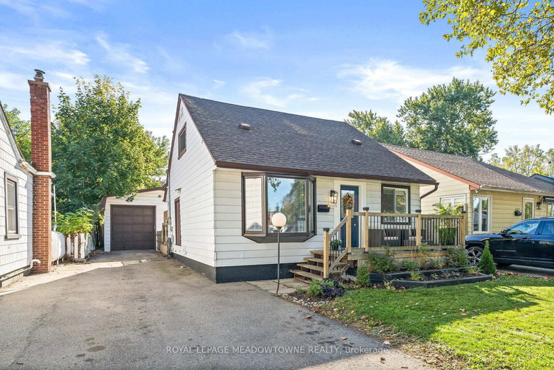 284 Ivon Ave, Hamilton, L8H 5T2 | Image 2