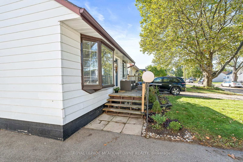 284 Ivon Ave, Hamilton, L8H 5T2 | Image 3