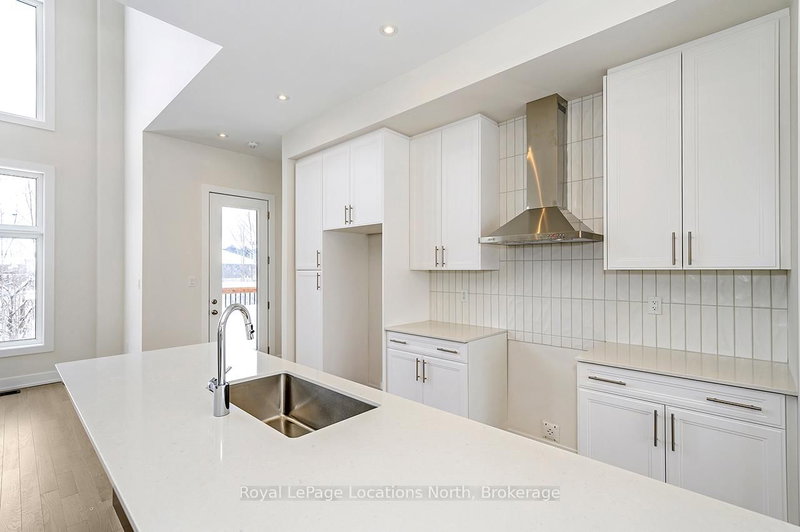 111 Clement Lane, Blue Mountains, N0H 1J0 | Image 3