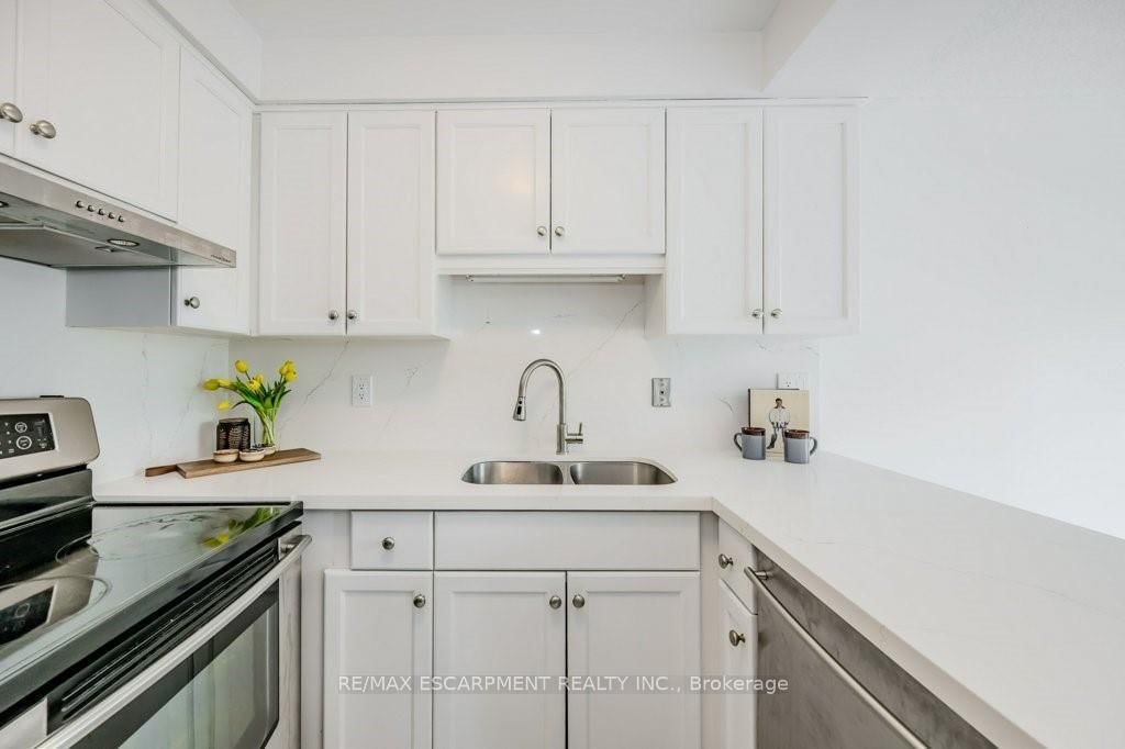 Condo for sale at 302 (B)-67 Caroline Street, Hamilton, Ontario, L8P 3K6 - Durand - MLS: X12824842