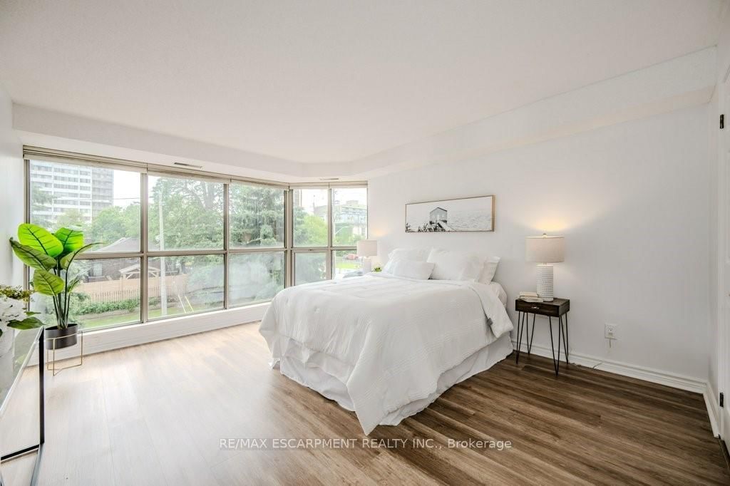 Condo for sale at 302 (B)-67 Caroline Street, Hamilton, Ontario, L8P 3K6 - Durand - MLS: X12824842