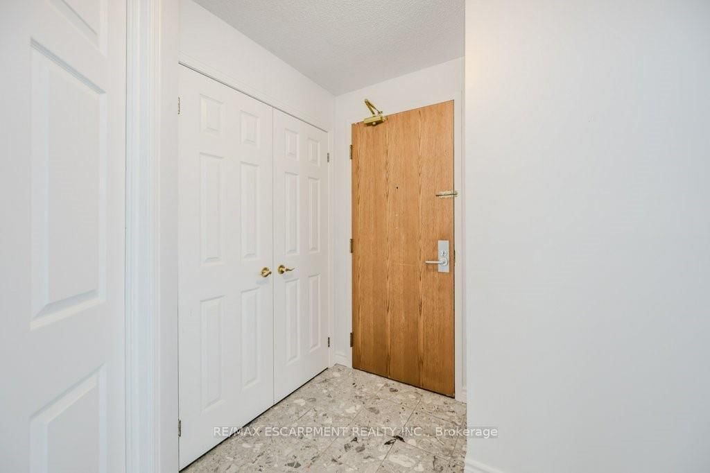 Condo for sale at 302 (B)-67 Caroline Street, Hamilton, Ontario, L8P 3K6 - Durand - MLS: X12824842