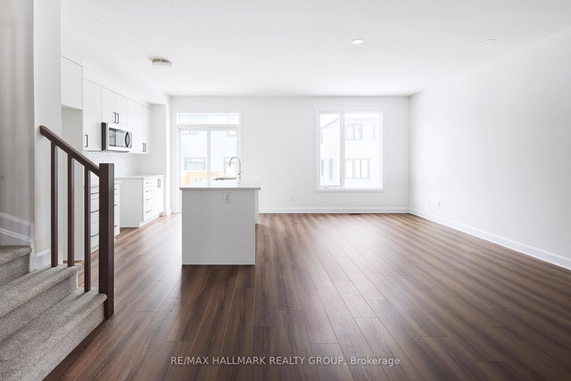 578 Roundhouse Crescent