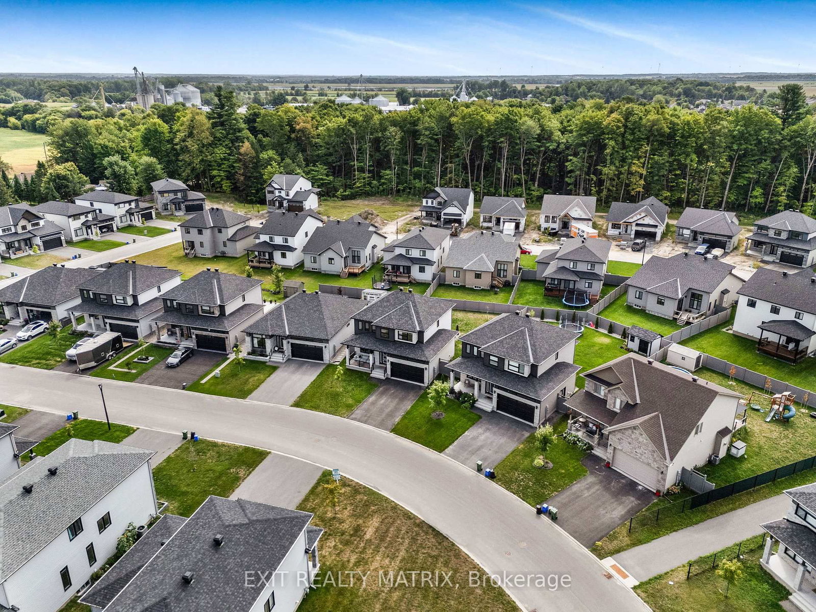 Detached House for sale at 1144 Avignon Street, Russell, Ontario, K0A 1W0 - Embrun - MLS: X12826538