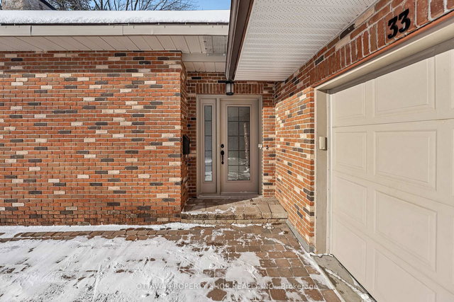 33 Rutherford Crescent