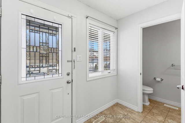 1678 BLACKMAPLE Crescent