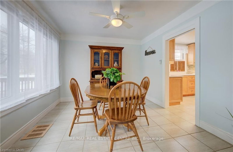 76 Brentwood Ave, Kitchener, N2H 2C8 | Image 2