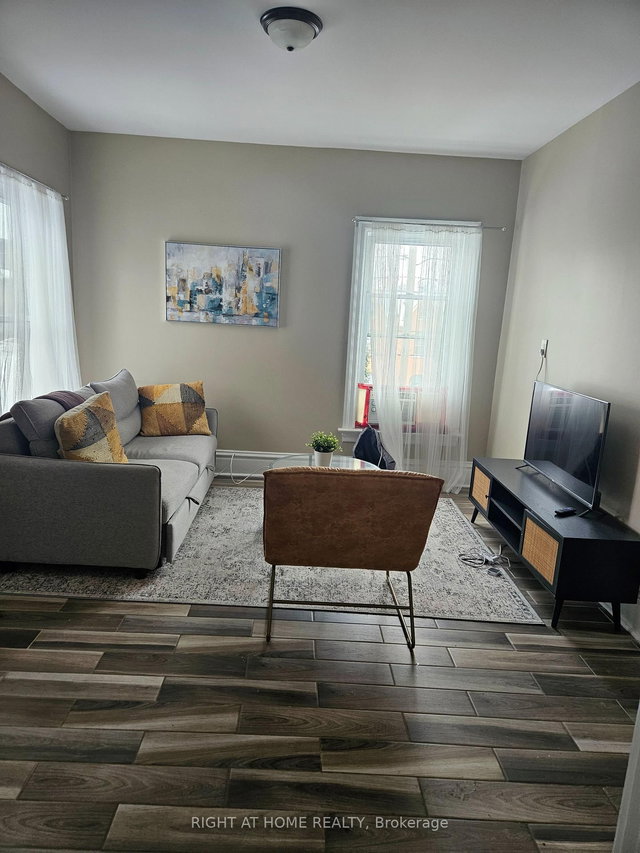 3 - 199 Catharine Street N