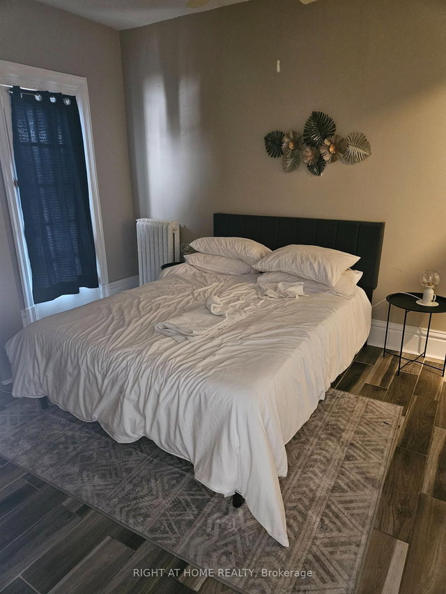 3 - 199 Catharine Street N