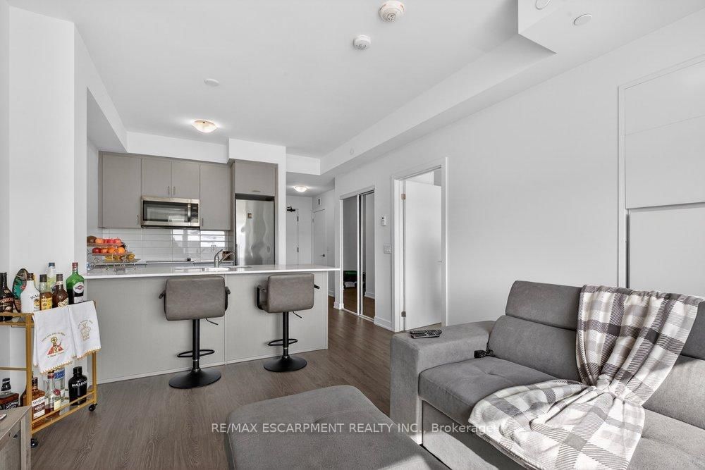 600 North Service Road, Unit 302 - Photo 2