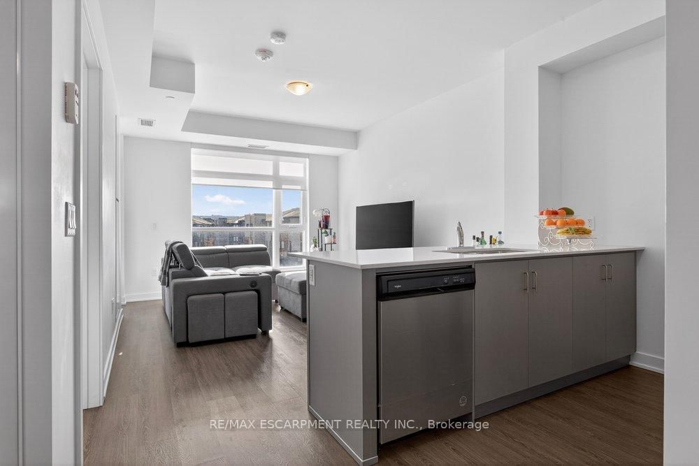 600 North Service Road, Unit 302 - Photo 3