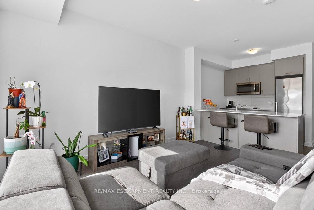 600 North Service Road, Unit 302 - Photo 4