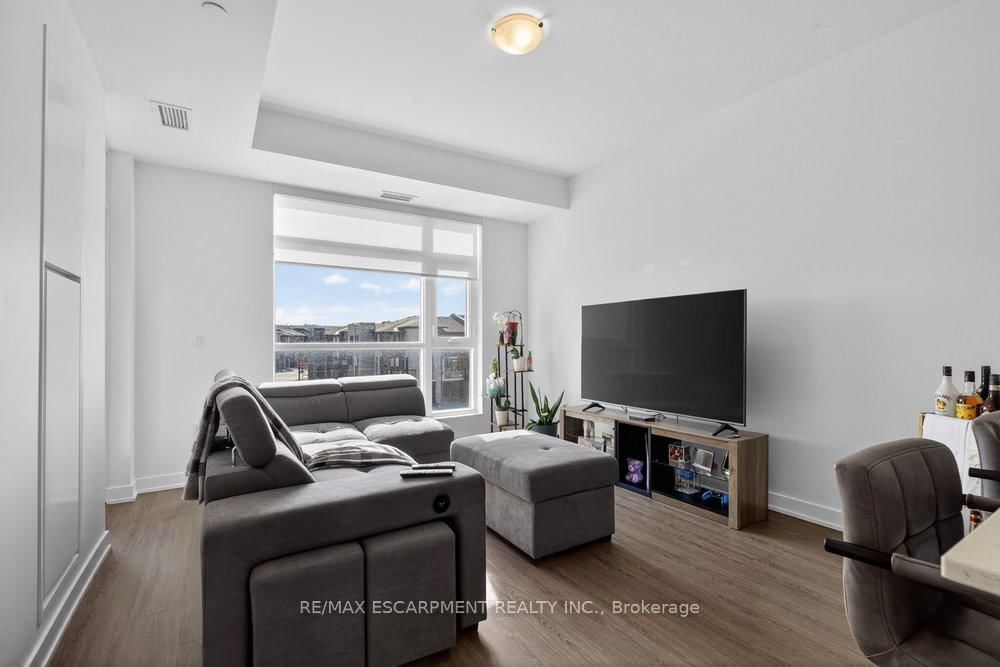 600 North Service Road, Unit 302 - Photo 5