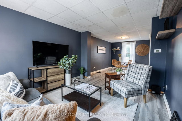 52 Connaught Avenue N