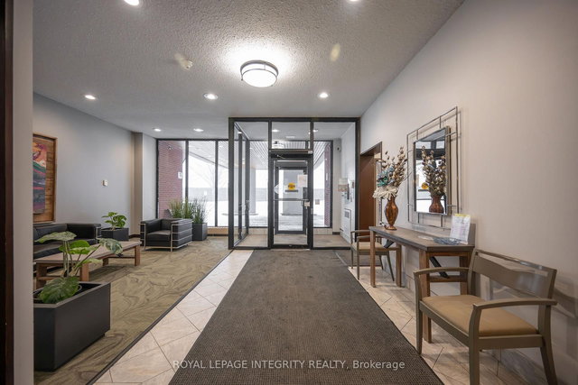 305 - 2951 Riverside Drive