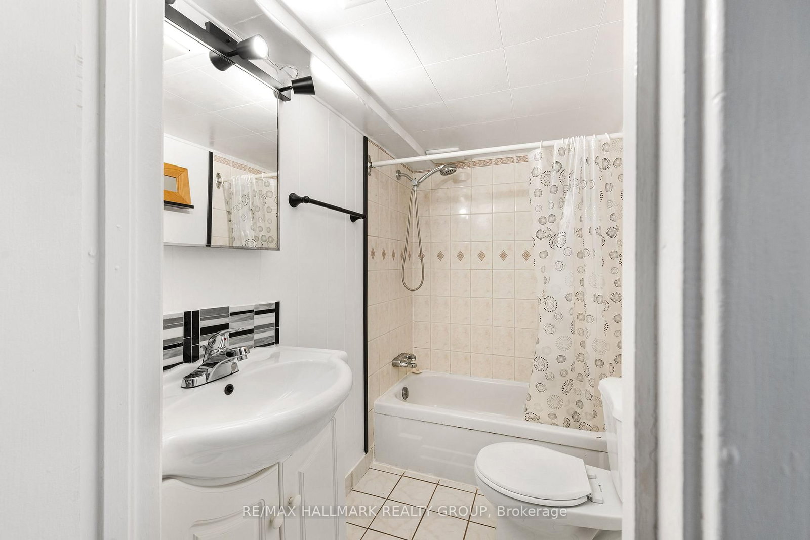 Detached House for sale at 201 Ethel Street, Ottawa, Ontario, K1L 5X1 - Vanier - MLS: X12827406