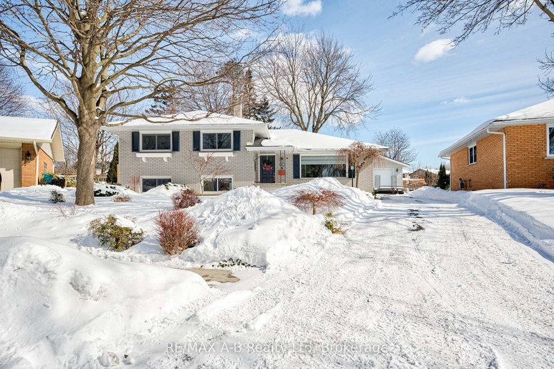 19 Linton Pl, Kitchener, N2B 2K1 | Image 2