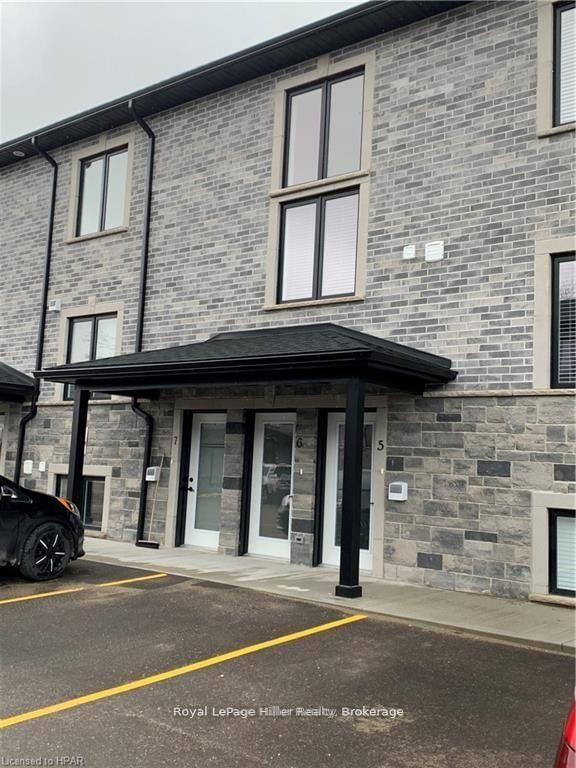 #6 - 3192 Vivian Line 37 Line