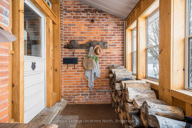 793952 124 Grey Road