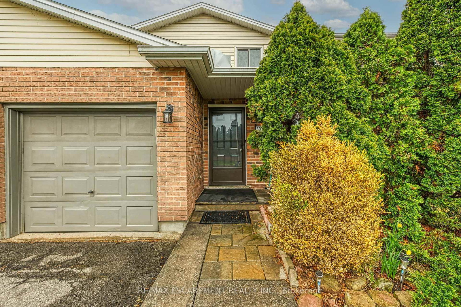 5016 Friesen Boulevard - Photo 2