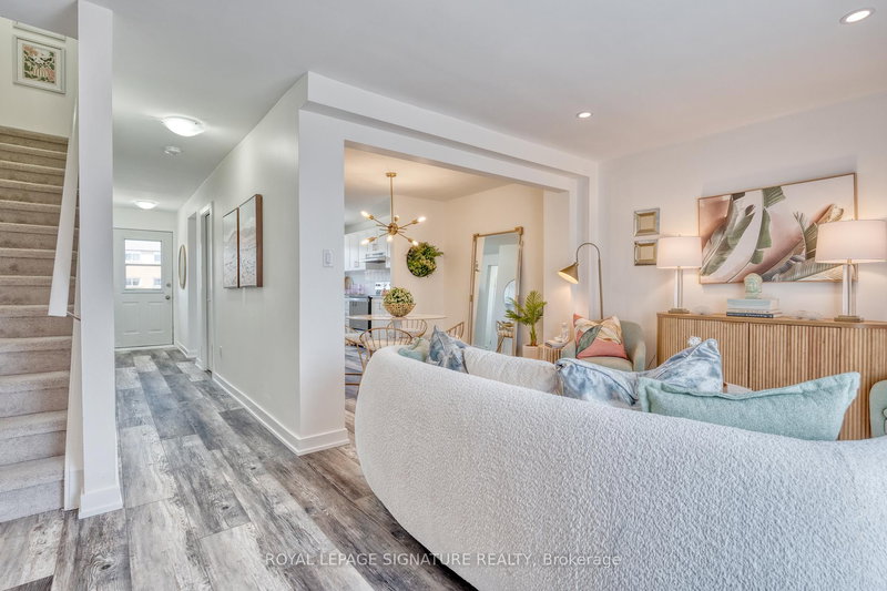 22 - 20 Anna Capri Dr, Hamilton, L8W 1M6 | Image 2