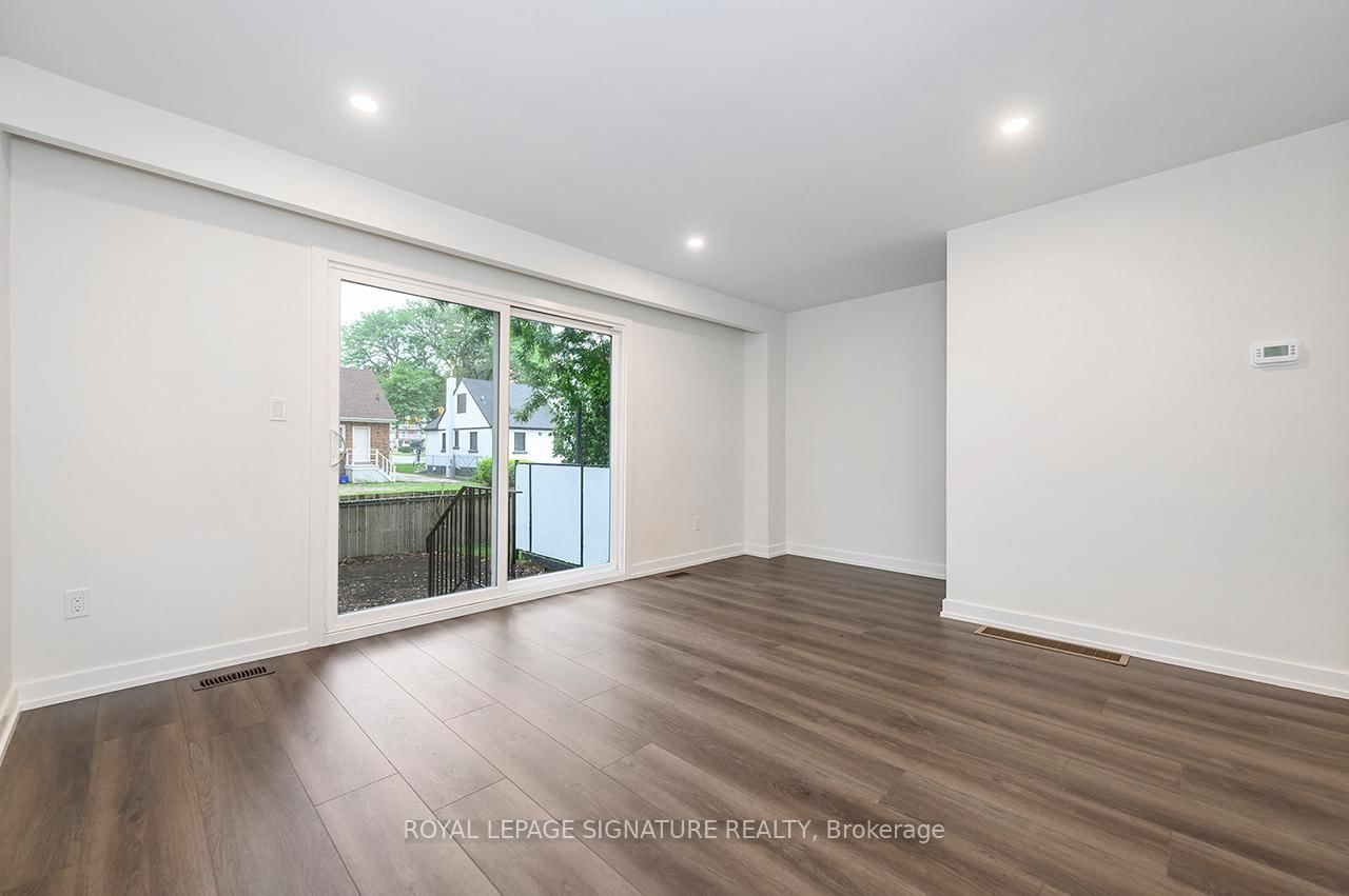 Townhouse for sale at 28 Woodman Drive, Hamilton, Ontario, L8H 2M5 - Kentley - MLS: X12828274