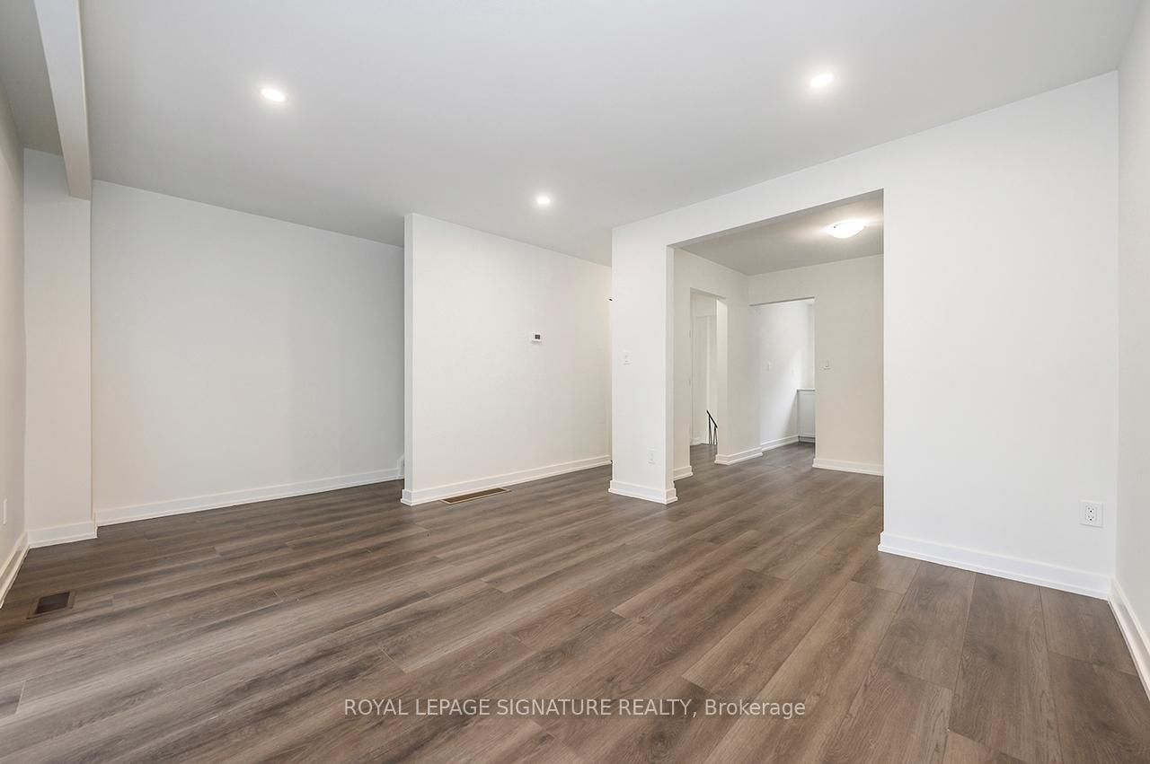 Townhouse for sale at 28 Woodman Drive, Hamilton, Ontario, L8H 2M5 - Kentley - MLS: X12828274