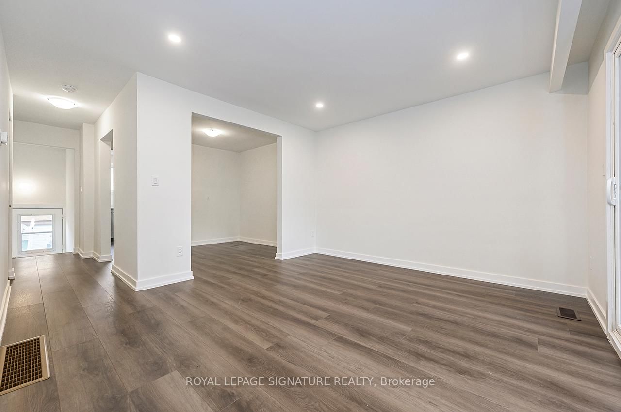 Townhouse for sale at 28 Woodman Drive, Hamilton, Ontario, L8H 2M5 - Kentley - MLS: X12828274