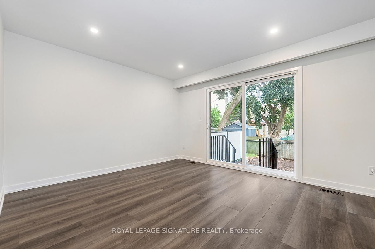 Townhouse for sale at 28 Woodman Drive, Hamilton, Ontario, L8H 2M5 - Kentley - MLS: X12828274