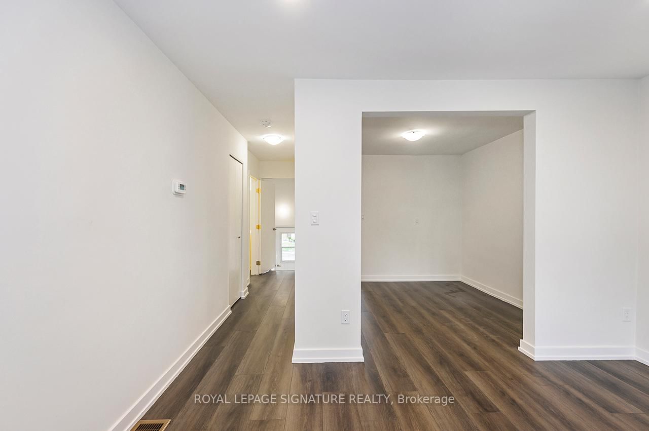 Townhouse for sale at 28 Woodman Drive, Hamilton, Ontario, L8H 2M5 - Kentley - MLS: X12828274