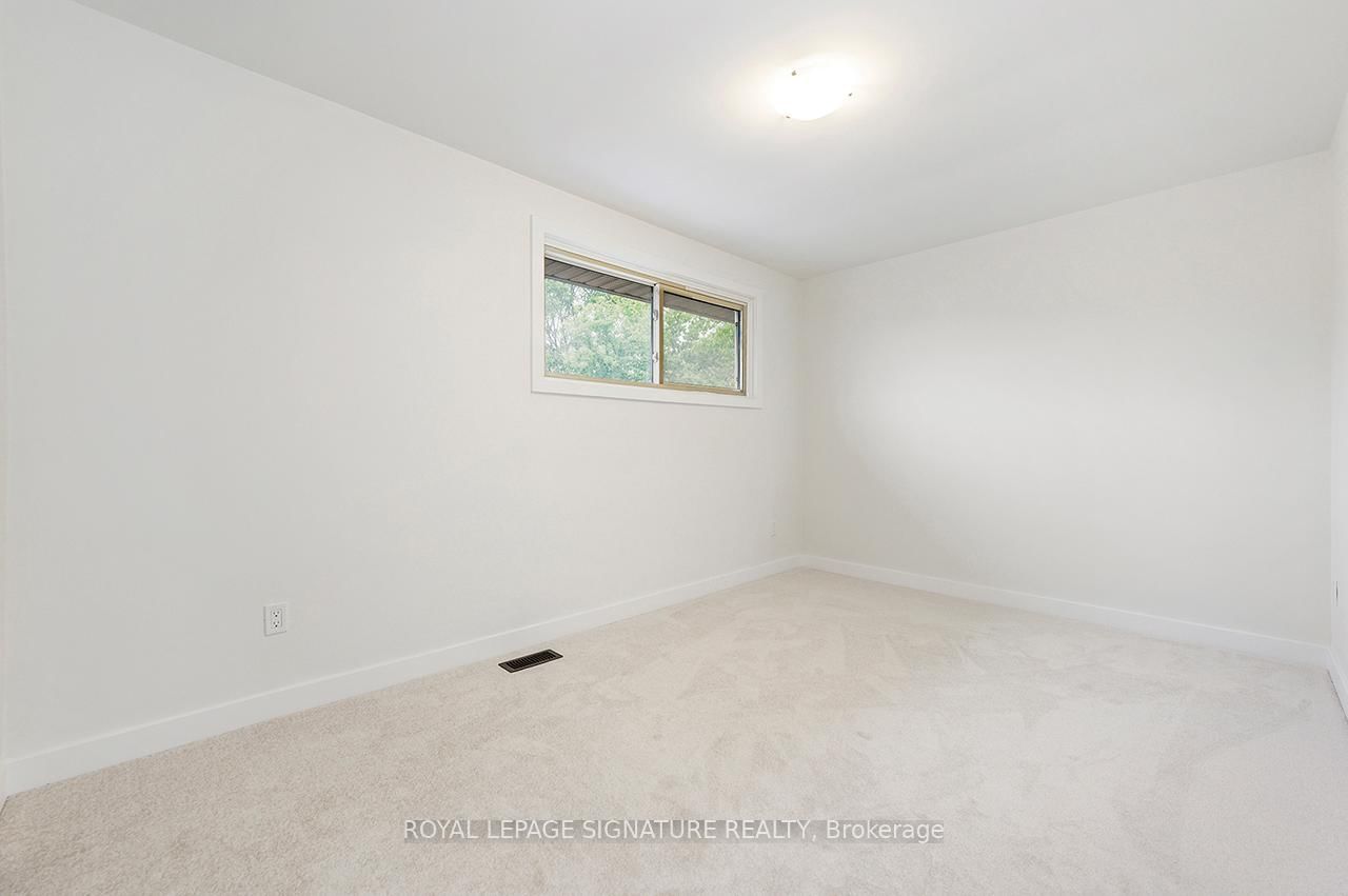 Townhouse for sale at 28 Woodman Drive, Hamilton, Ontario, L8H 2M5 - Kentley - MLS: X12828274