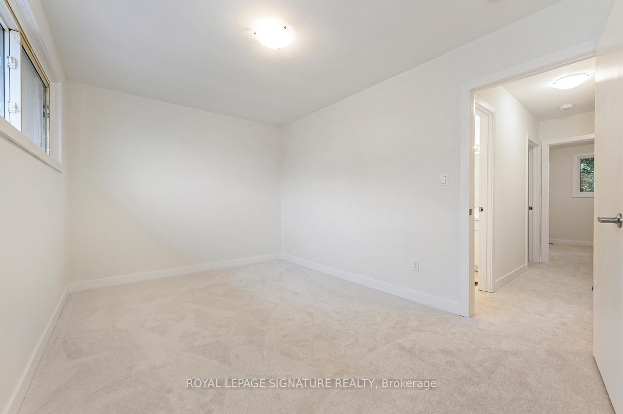 Townhouse for sale at 28 Woodman Drive, Hamilton, Ontario, L8H 2M5 - Kentley - MLS: X12828274