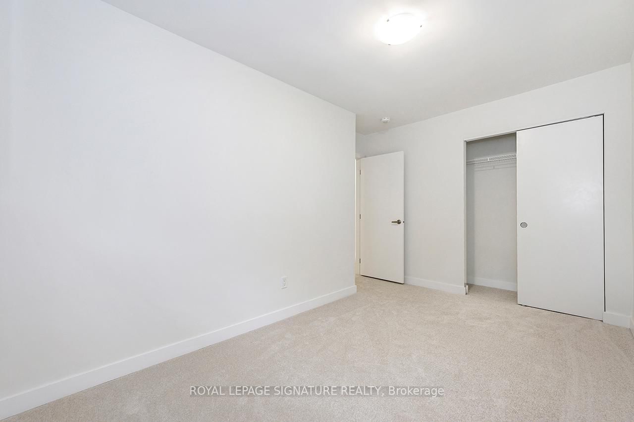 Townhouse for sale at 28 Woodman Drive, Hamilton, Ontario, L8H 2M5 - Kentley - MLS: X12828274