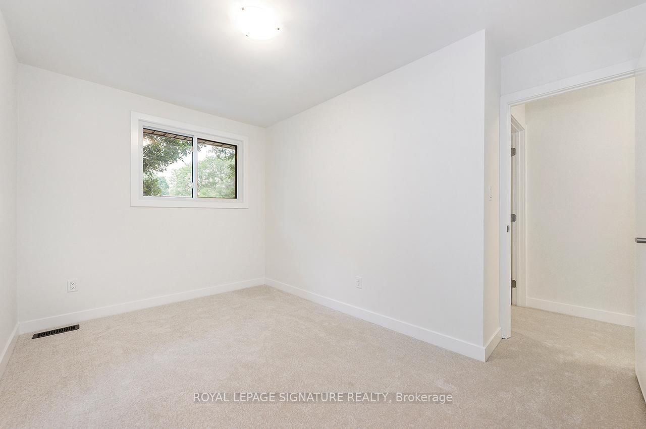 Townhouse for sale at 28 Woodman Drive, Hamilton, Ontario, L8H 2M5 - Kentley - MLS: X12828274