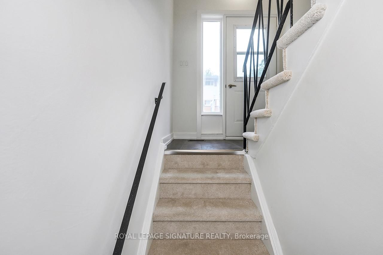 Townhouse for sale at 28 Woodman Drive, Hamilton, Ontario, L8H 2M5 - Kentley - MLS: X12828274